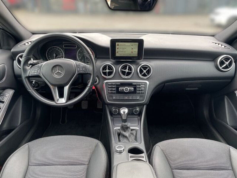 Mercedes-Benz A 180 BlueEfficiency SH, Navi, WKR