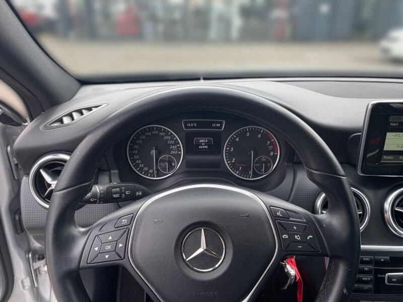 Mercedes-Benz A 180 BlueEfficiency SH, Navi, WKR