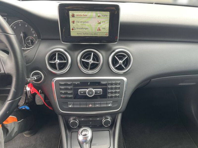 Mercedes-Benz A 180 BlueEfficiency SH, Navi, WKR